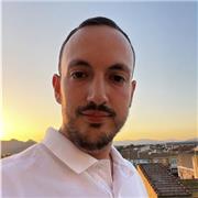 Soy un preimpresor/diseñador gráfico que llevo en el sector más de 8 años trabajando en varias disciplinas como flexografica, offset, digital y serigrafía